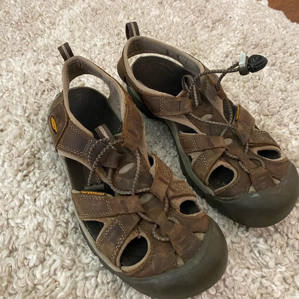 Keen brown sandals size 8.